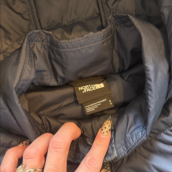 The North Face women’s Navy Puffer Jacket - Picture 4 of 5